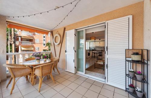 El Grau de Moncofa Apartment | Idyllic Seaside Retreat with Hot Tub & Pet-Friendly Stay