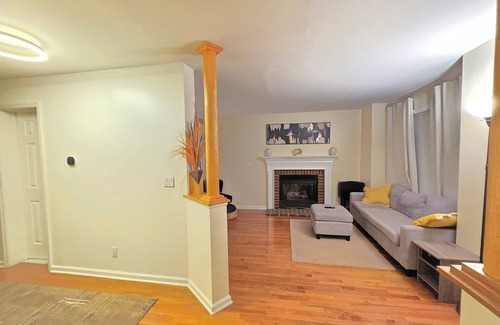 Mount Tabor House | Ideal Extended Stay with Office & Recreation Space
