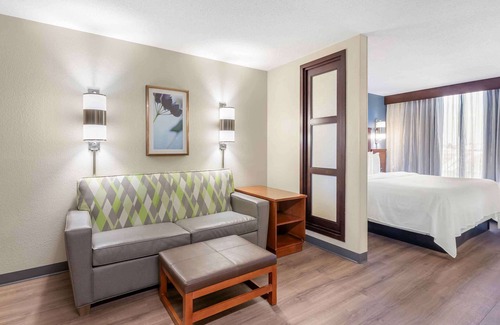 Cranberry Township Hotel | Comfortable Extended Stay America Suites in Pittsburgh Cranberry