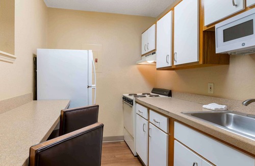 St. Johns Hotel | Comfortable Extended Stay America Suites Austin Metro