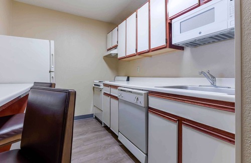 St. Johns Hotel | Comfortable Extended Stay America Suites Austin Metro