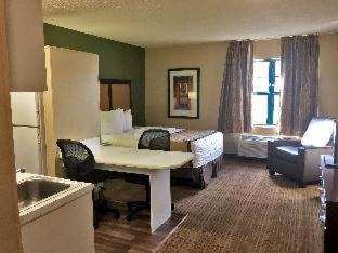 Naperville Hotel | Pet-Friendly Suites in Naperville with Perfect 10 Score
