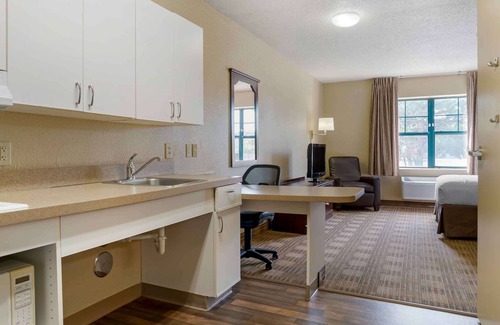 Naperville Hotel | Comfortable Extended Stay America Suites in Naperville