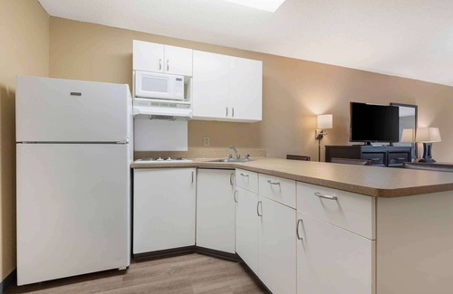 McNeil Hotel | Comfortable Extended Stay Suites near Lakeline Mall