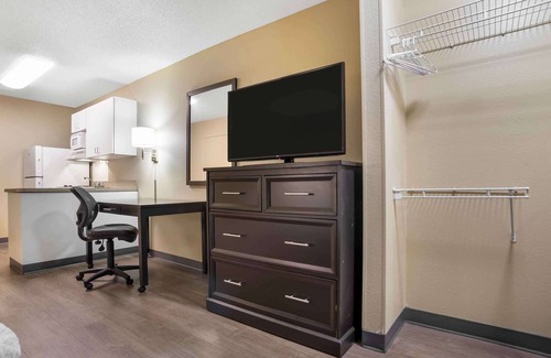 Kenner - Louis Armstrong International Airport Hotel | Convenient Extended Stay America Suites near New Orleans Airport