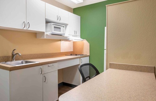 Downers Grove Hotel | Comfortable Extended Stay Suites in Downers Grove, Chicago
