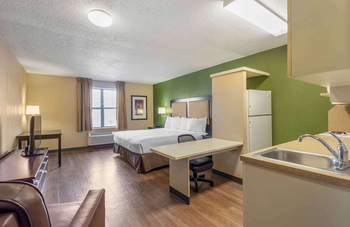 Downers Grove Hotel | Comfortable Extended Stay Suites in Downers Grove, Chicago