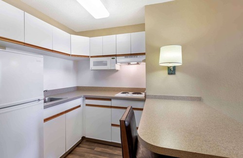 North Olmsted Hotel | Convenient Extended Stay America Suites Near Cleveland Airport