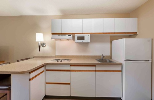 North Olmsted Hotel | Convenient Extended Stay America Suites Near Cleveland Airport