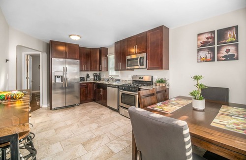 Forestview House | Comfortable Extended Stay in Berwyn with Kitchen & Breakfast