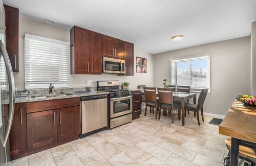 Forestview House | Comfortable Extended Stay in Berwyn with Kitchen & Breakfast