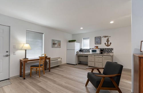 Gun Barrel City Hotel | Eco-Friendly Extended Stay in Gun Barrel City - Guest Rated 9.2