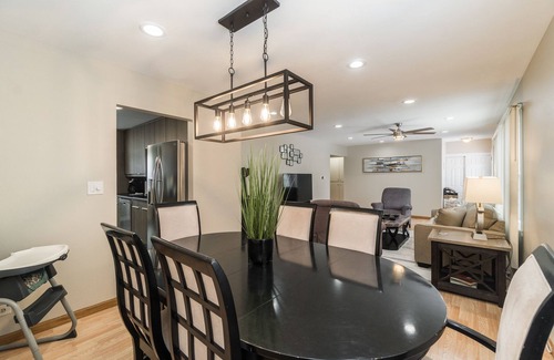 Schaumburg House | Pet-Friendly Extended Stay in Hoffman Estates with Breakfast