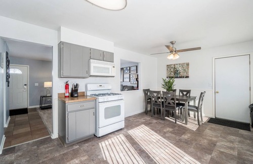 Bloomingdale House | Comfortable Extended Stay in Hanover with Pool & Breakfast