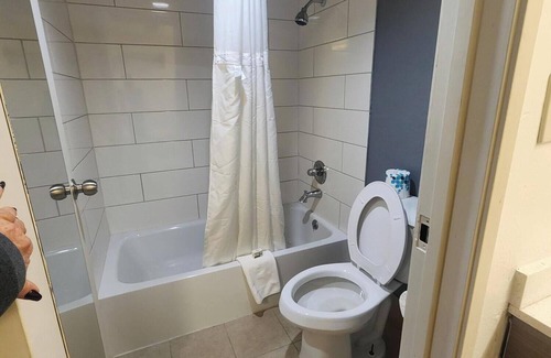 Sterling Hotel | Cozy Stay at Ramada by Wyndham Sterling with Pool & Breakfast