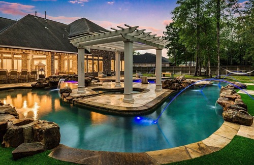 Spring House | Experience Your Personal Oasis with Pool & Mini Golf Fun