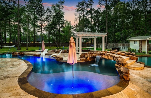 Spring House | Experience Your Personal Oasis with Pool & Mini Golf Fun
