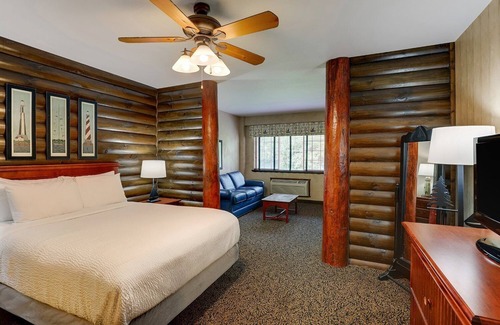Columbia Hotel | Cozy Extended Stay Suite with Kitchen & Balcony at Stoney Creek