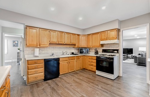 Elk Grove Village House | Pet-Friendly Extended Stay in Elk Grove Village