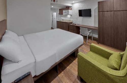 Mexicali Apartment | Budget-Friendly Extended Suites Mexicali Catavina with Pool