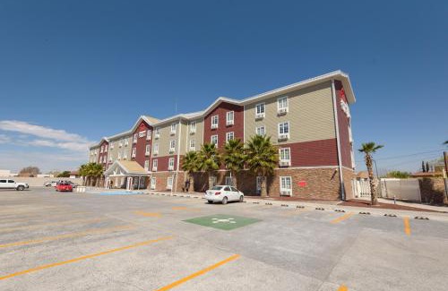 La Joya Apartment | Comfortable Extended Suites Tijuana Macroplaza with Pool