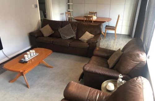 Little Stukeley House | Spacious 4-Bed Retreat Near Peterborough - Pet & Child Friendly