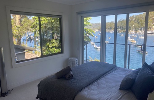 Ku-ring-gai Chase House | Elegant Retreat with Breathtaking Views of Pittwater