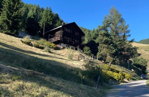 St. Luc Ski Chalet | Beautiful 4-Room Chalet with Balconies and Open Views