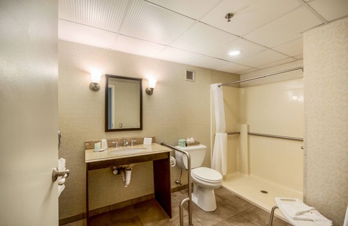 Exton Hotel | Explore Exton Hotel & Conference Center: Pool, Spa & More