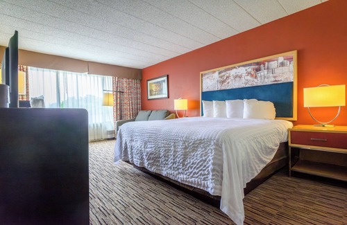 Exton Hotel | Explore Exton Hotel & Conference Center: Pool, Spa & More