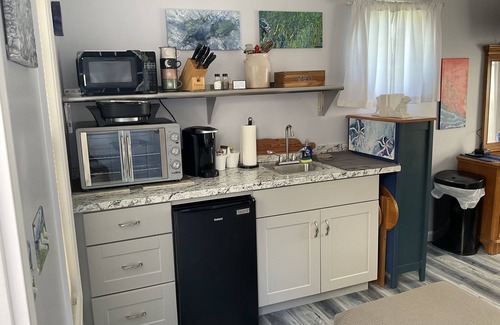 Georgetown House | Spotlessly Clean In-Law Suite with Pool & Smart TV