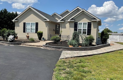 Georgetown House | Spotlessly Clean In-Law Suite with Pool & Smart TV