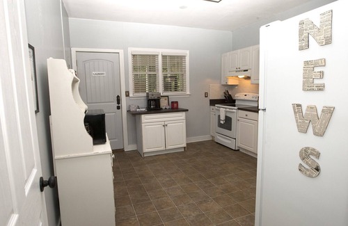 Midtown Cottage | Unforgettable Stays Await: Pool, Spa & Ocean Views