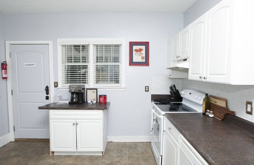 Midtown Cottage | Unforgettable Stays Await: Pool, Spa & Ocean Views