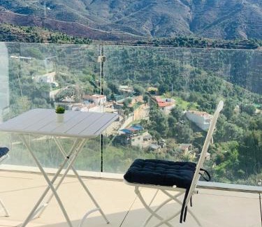 Ojen Apartment | Palo Alto Modern Apartment with Ocean and Mountain Views
