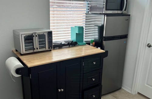 Lutz Apartment | Spacious Studio with Pool & Gym, Perfect for Families