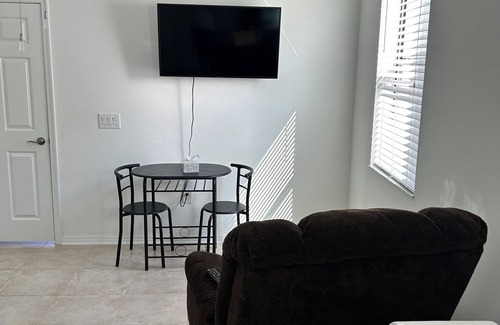 Lutz Apartment | Spacious Studio with Pool & Gym, Perfect for Families