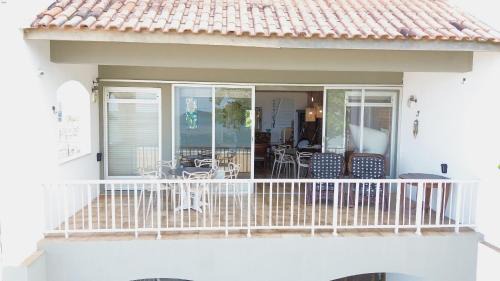 Picarras House | Beautiful Oceanfront Getaway at Extraordinária Casa Pé na Areia
