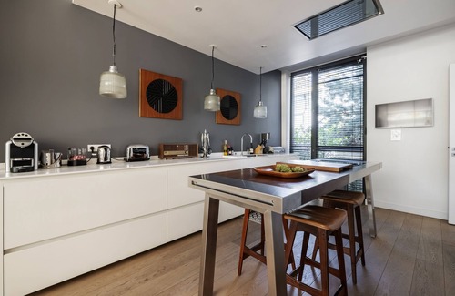Billancourt–Rives de Seine House | Elegant Maison de Luxe Overlooking the Seine River