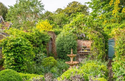 Lavenham House | Historic 15th Century Timber Cottage in Medieval Village