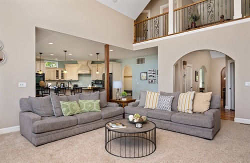 Hood River House | Delightful Private Country Chateau with Hot Tub & Mountain Views