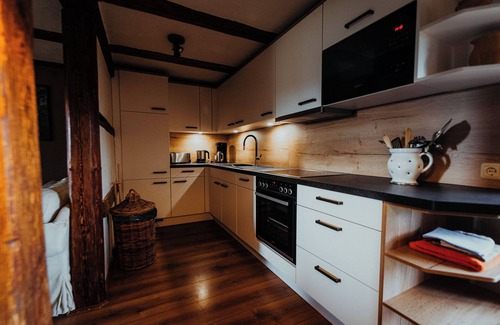 Oppurg Condo | Secluded Manor Rooms from the 16th Century with Lake View