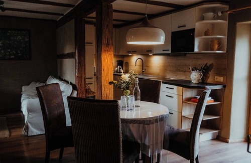 Oppurg Condo | Secluded Manor Rooms from the 16th Century with Lake View