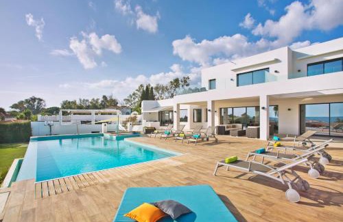 Marbella Villa | Beachside 8-Bedroom Villa in Marbella with Ocean View