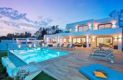 Marbella Villa | Beachside 8-Bedroom Villa in Marbella with Ocean View