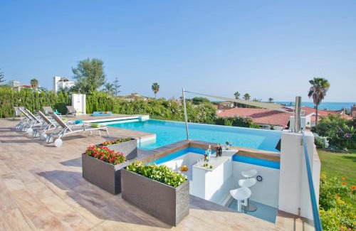 Marbella Villa | Beachside 8-Bedroom Villa in Marbella with Ocean View