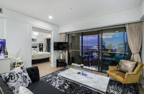 Auckland Central Business District Apartment | Indulgent Getaway with Family-Friendly Amenities