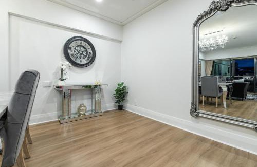Auckland Central Business District Apartment | Indulgent Getaway with Family-Friendly Amenities
