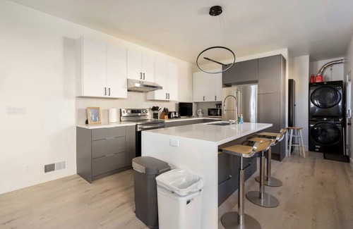 North Central Villa | Modern Villa Retreat with Family-Friendly Amenities