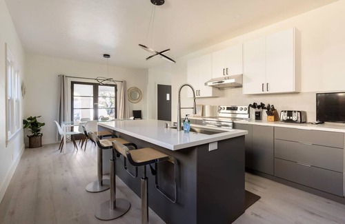 North Central Villa | Modern Villa Retreat with Family-Friendly Amenities